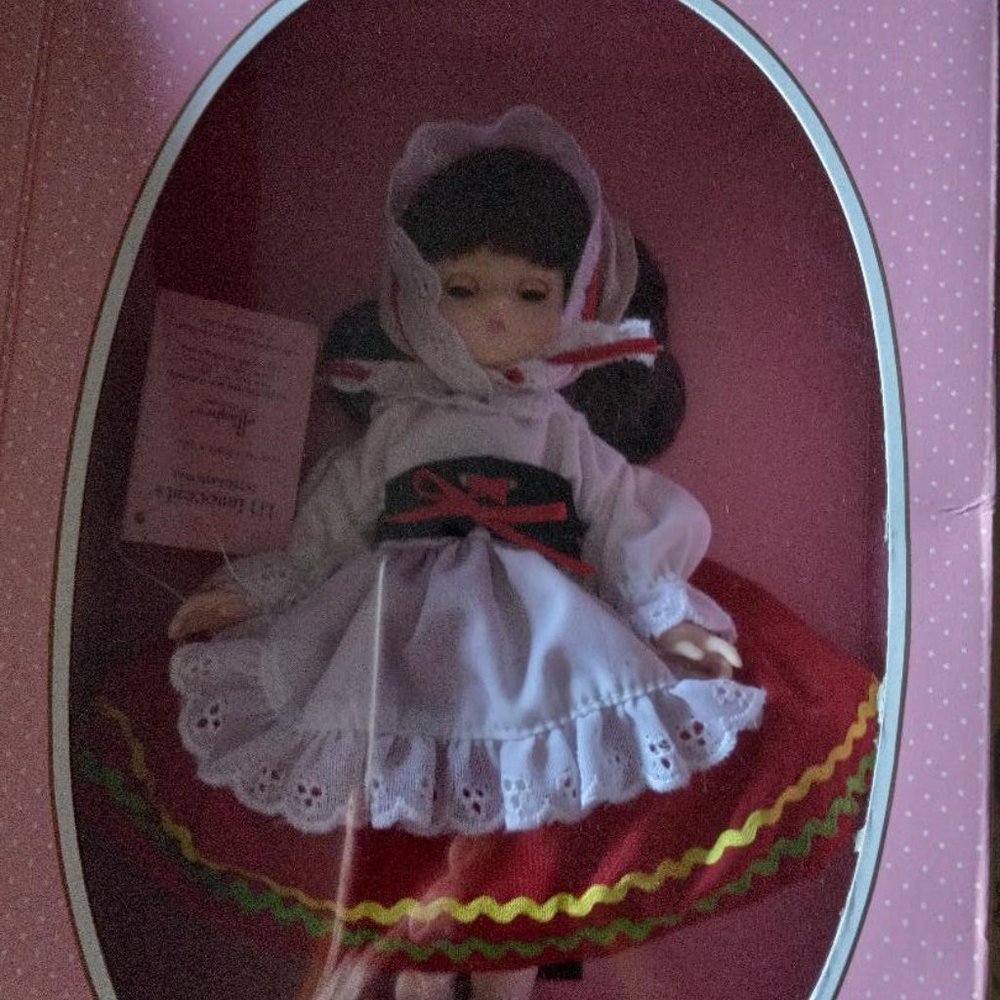 Effanbee Li'l Innocents International Collection ITALY 9-inch Doll - 1988-9